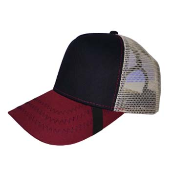 gorra de malla beige con visera curva vino y frente azul