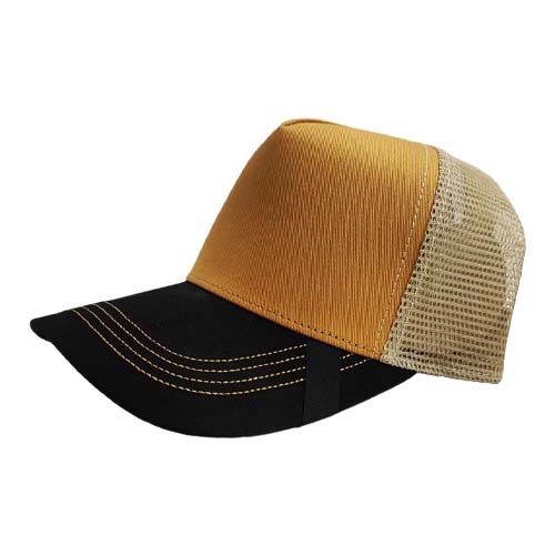 gorra de malla beige con visera curva negra y frente marrón